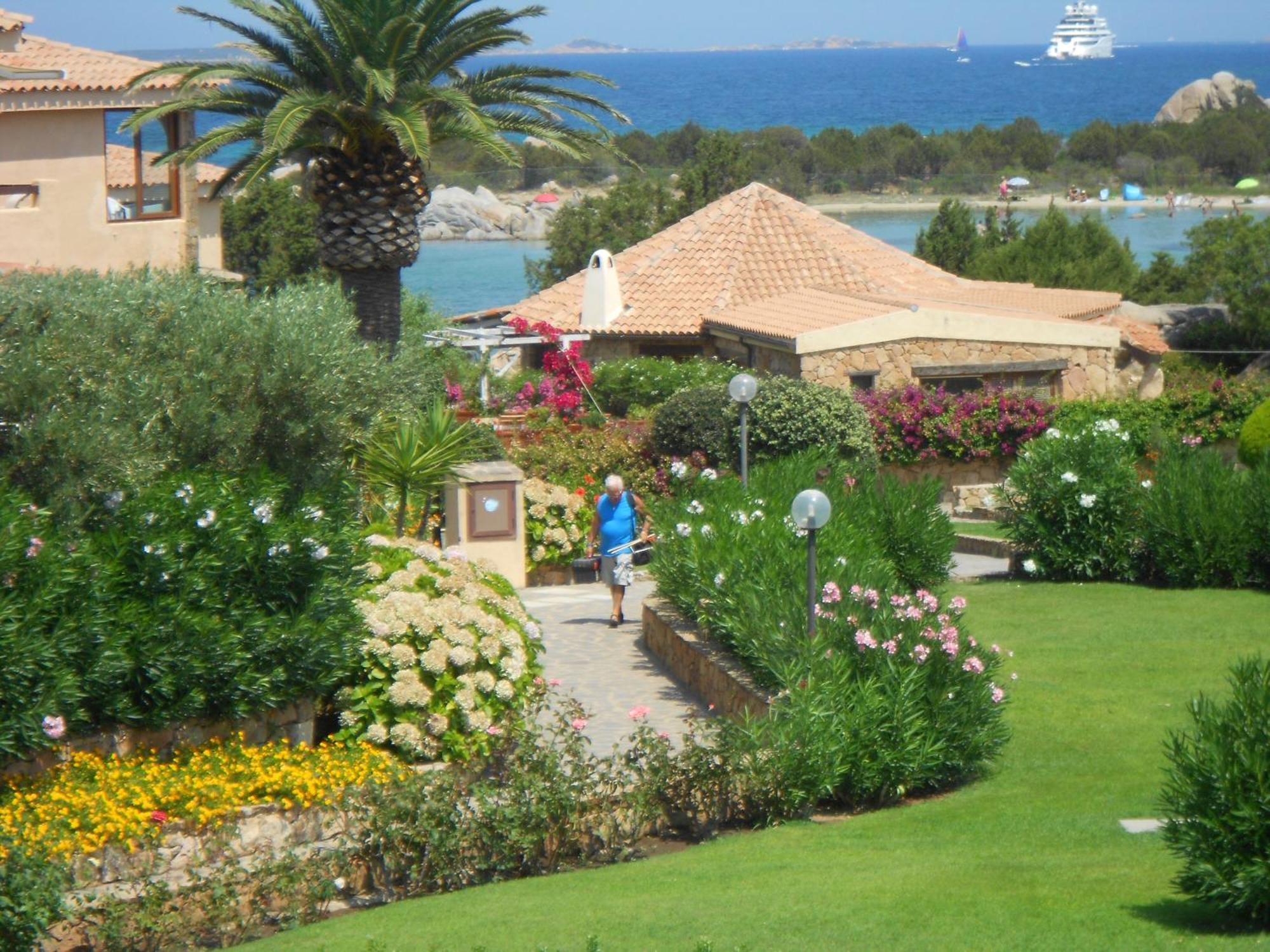 Baia De Bahas - Apartments & Resort Marinella  Buitenkant foto