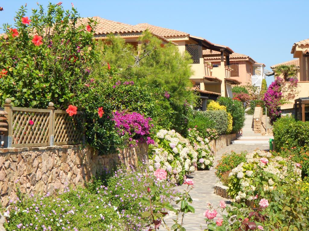 Baia De Bahas - Apartments & Resort Marinella  Buitenkant foto